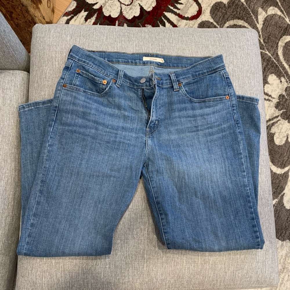 EUC Levi's Boyfriend Crop